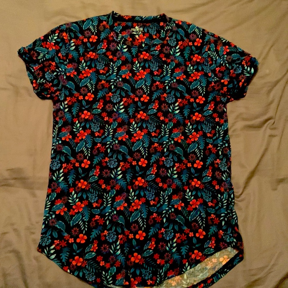 Mens Hollister medium curved hem tee